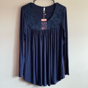 BISHUIGE Women's Navy Lace Detail Top Size Medium NWT